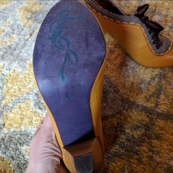 Mustard Oxford Booties - Picture 5 of 8